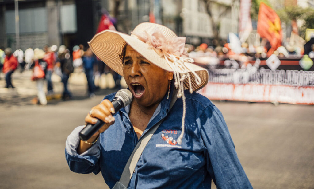 CNTE Sets Up Protest Outside Mexico’s Chamber of Deputies