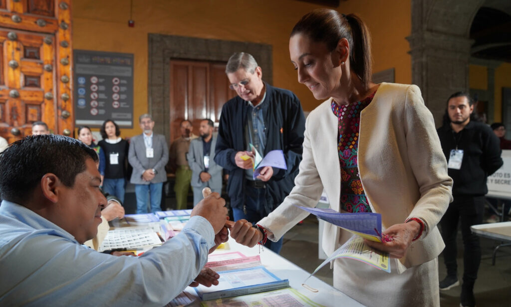 Sheinbaum: Rejection of Electoral Reform Not a Defeat, Will Present Plan B
