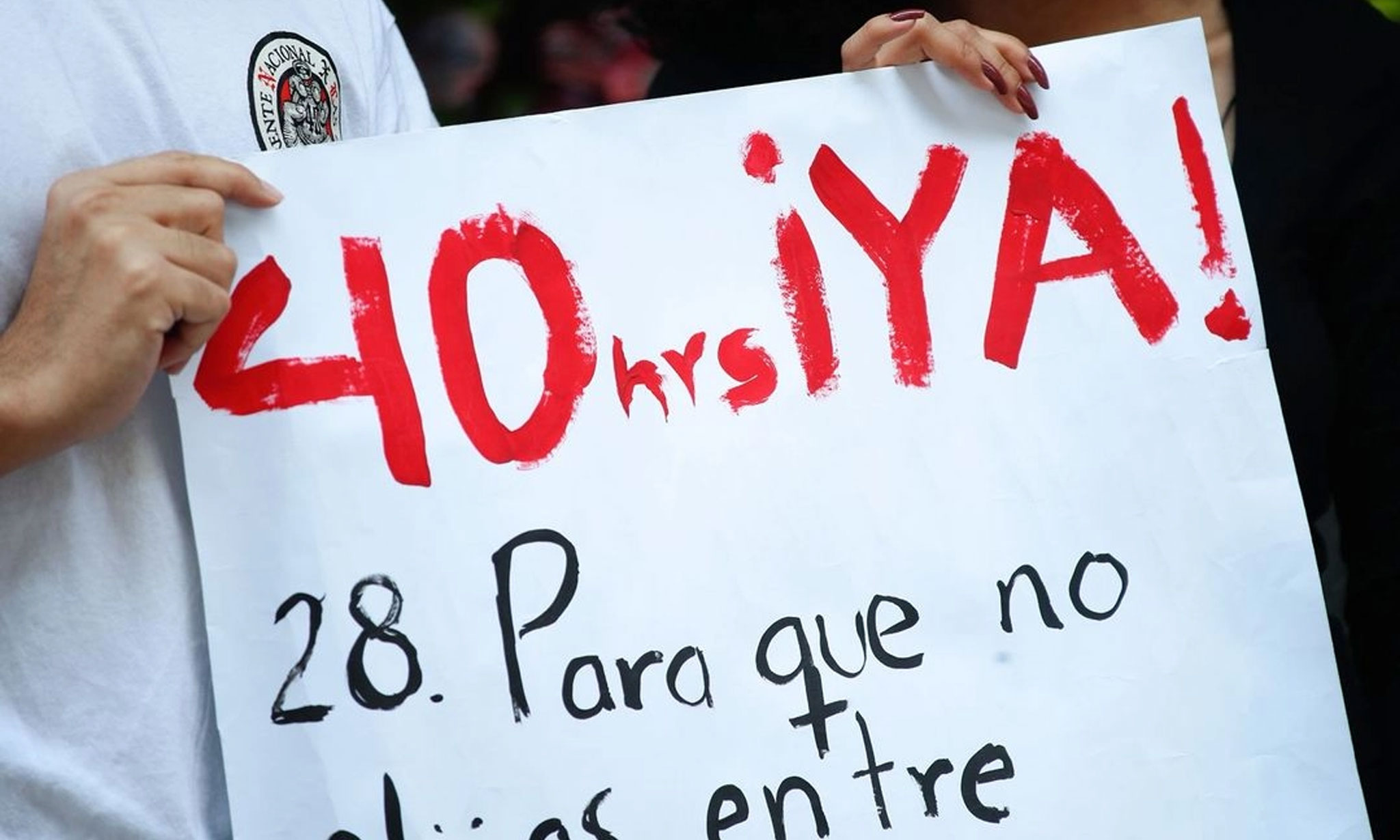 Protest at Labor Ministry Demands 40 Hour Work Week Immediately