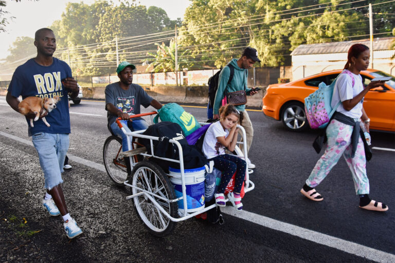 National Institute of Migration Dissolves Migrant Caravan in Oaxaca; Arrives in CDMX with Visas