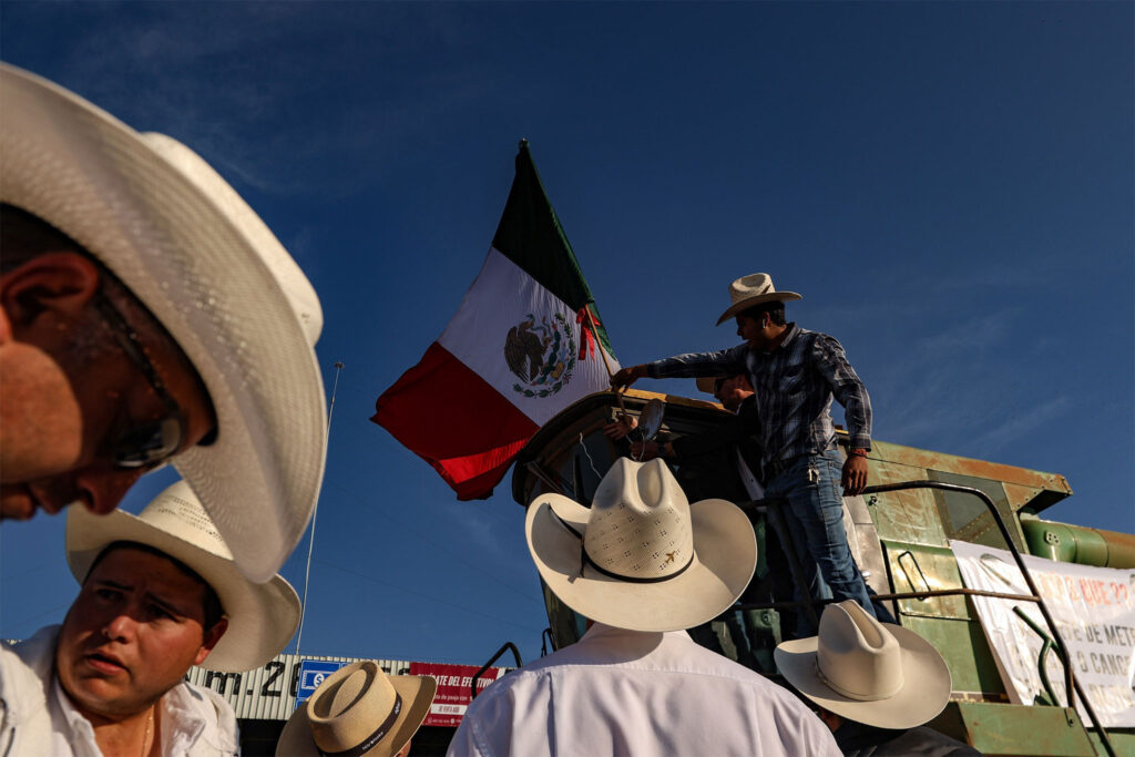 Mexican Farmers & Transporters End Blockades