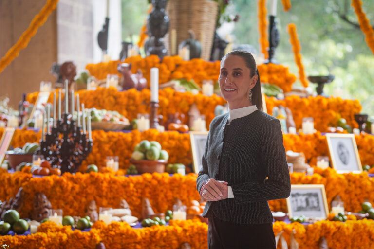 President Sheinbaum Celebrates Day of the Dead with National Palace Offering