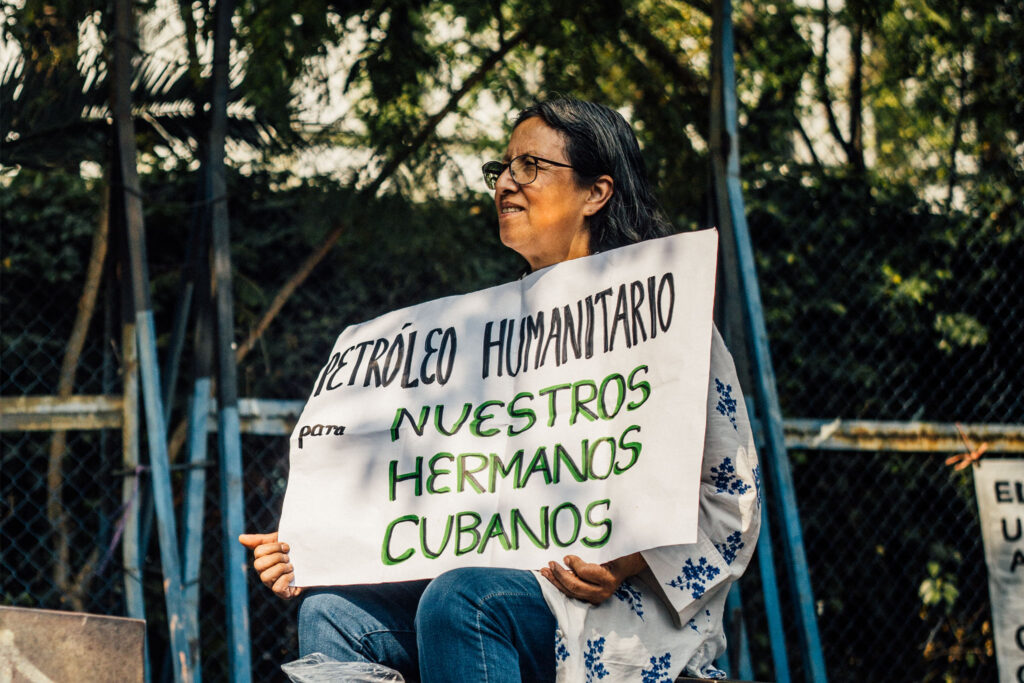 Mexico City Protest Demands Mexico Continue Sending Oil to Cuba
