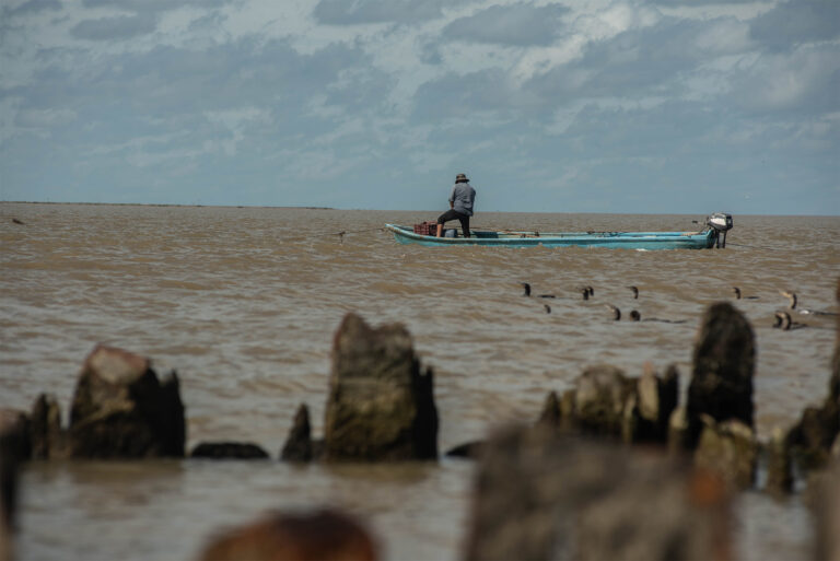 Veracruz: Oil Spill Victims Complain Of Insufficient Action by State Government