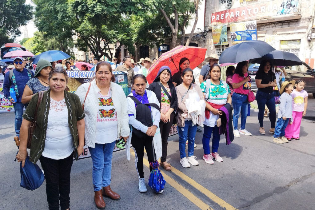 CNTE Blocking Zirahuén Toll Booth After Murder of Teacher in Michoacán