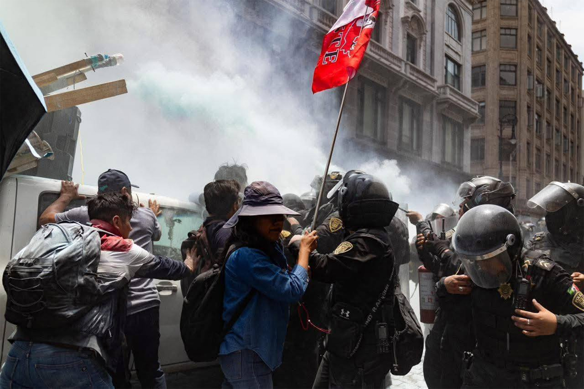 CNTE Sets Up Indefinite Sit-in in Mexico City After Riot Police Tear Gas Teachers