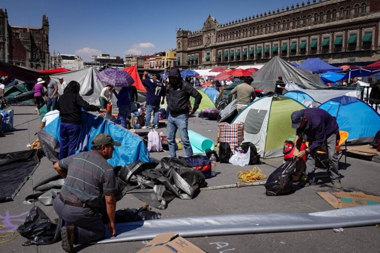 Section 22 of Oaxaca in Favor of Continuing CNTE Strike; National Leadership Defines Course of Walkout Today
