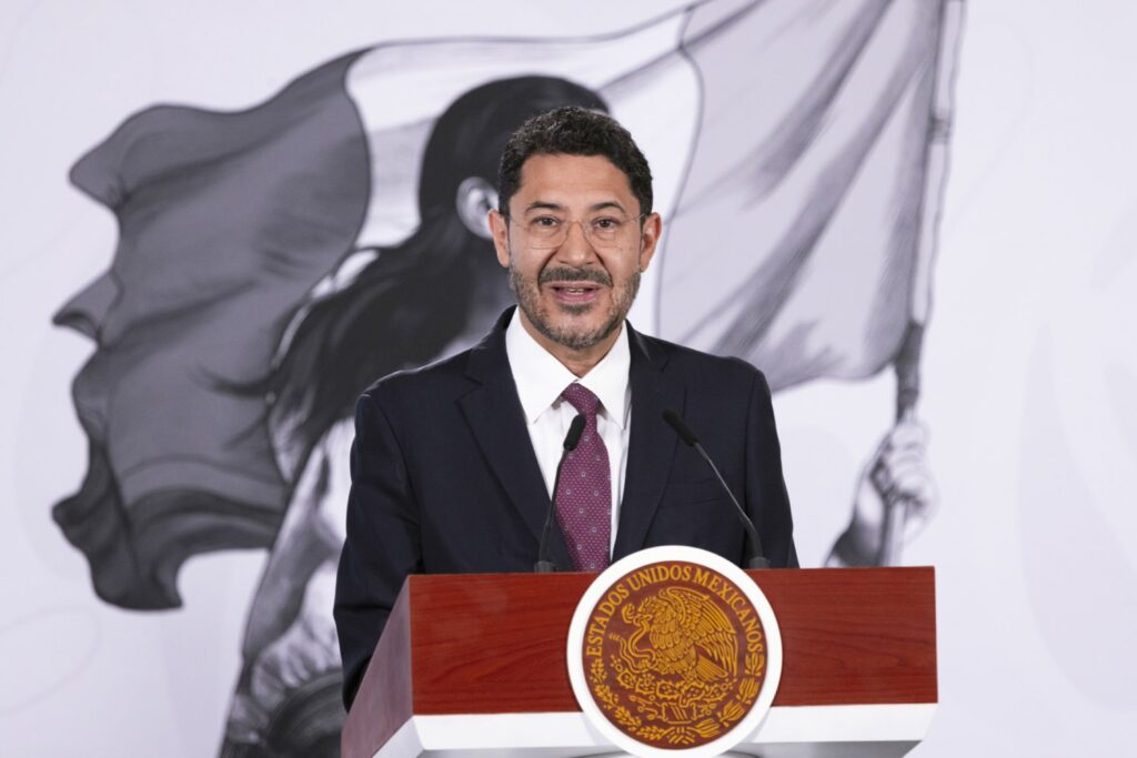Public Insurer is the Way to Meet CNTE Demands; 2007 ISSSTE Law Can’t Disappear ‘Overnight,’ Batres Says