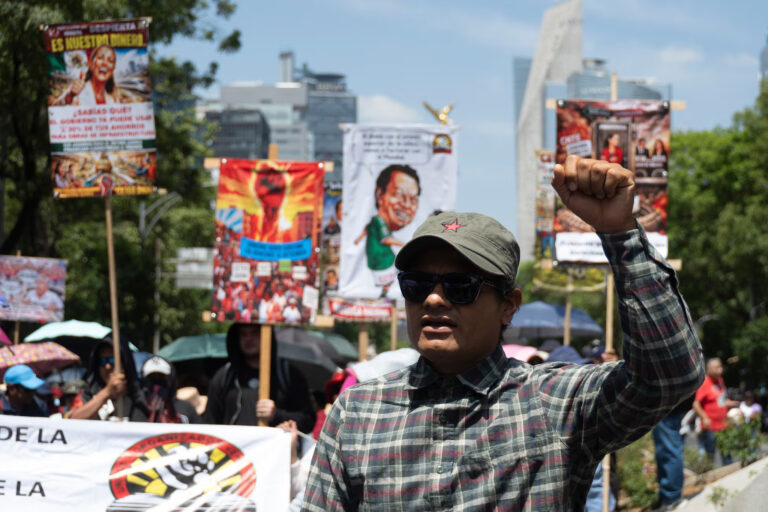 Marches & Blockades by Thousands of Teachers in at Least 10 Mexican States
