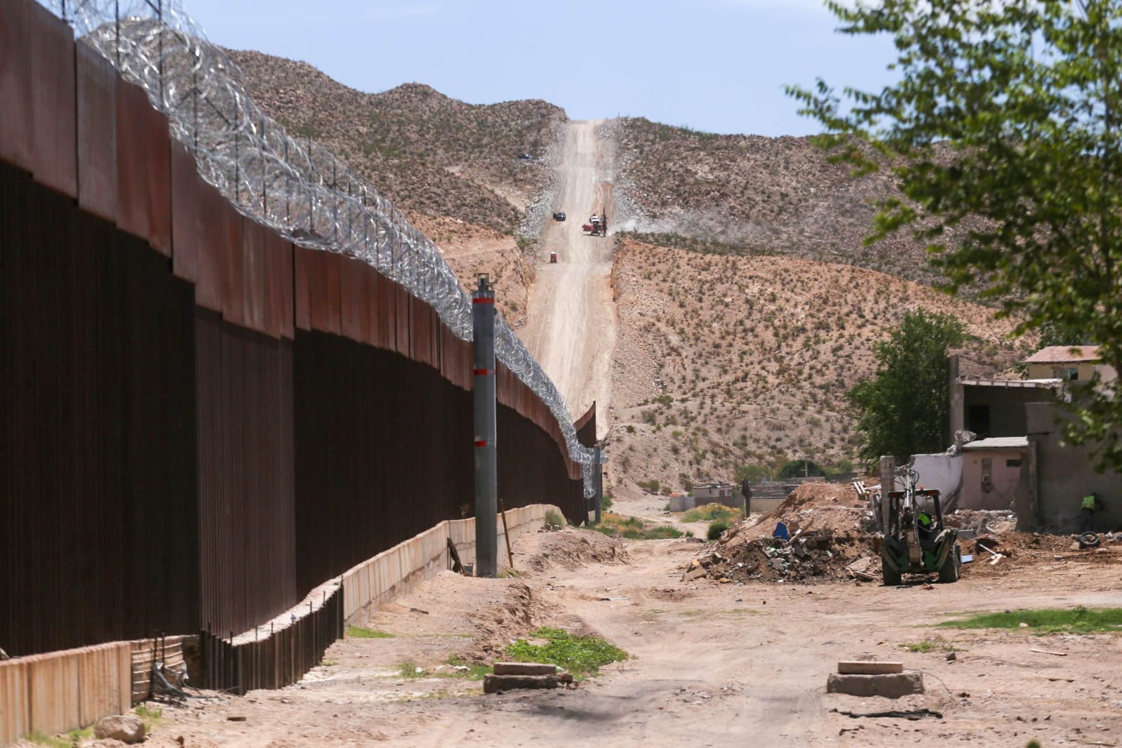 News photograph illustrating US pressure on Mexican sovereignty
