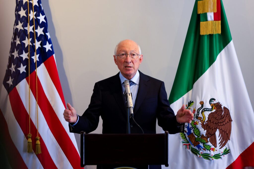 Sheinbaum: ‘Everything Seems to Indicate That Ken Salazar Lied’ About the Capture of ‘El Mayo’
