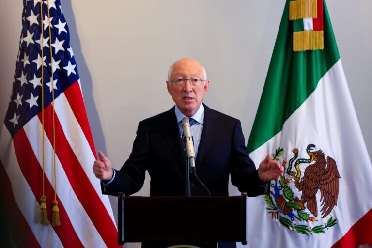 Sheinbaum: ‘Everything Seems to Indicate That Ken Salazar Lied’ About the Capture of ‘El Mayo’