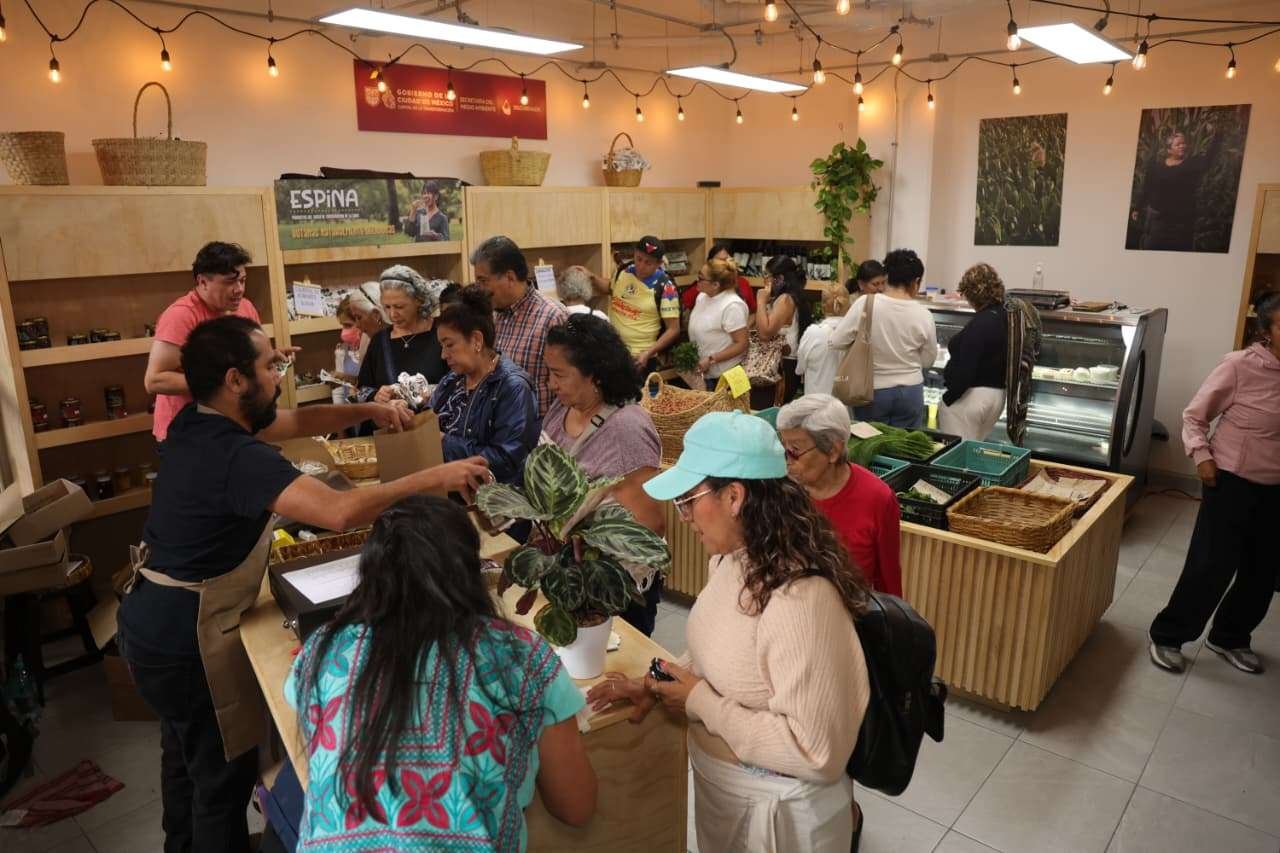 Tortillería and local products area