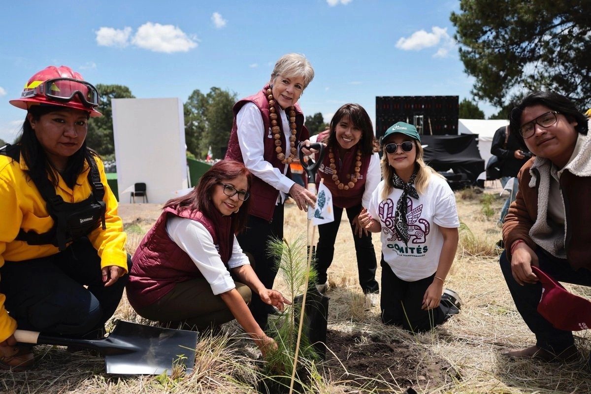 Semarnat head Alicia Bárcena at the National Reforestation Day