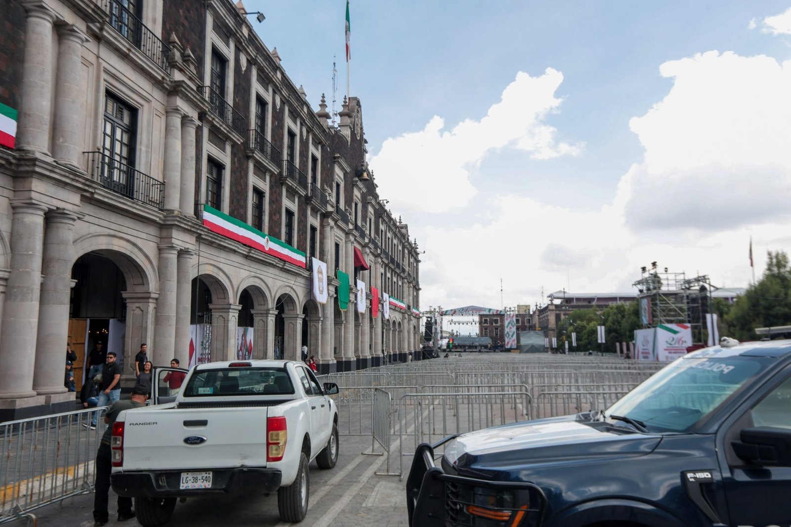 Government buildings decorated for the Cry of Independence