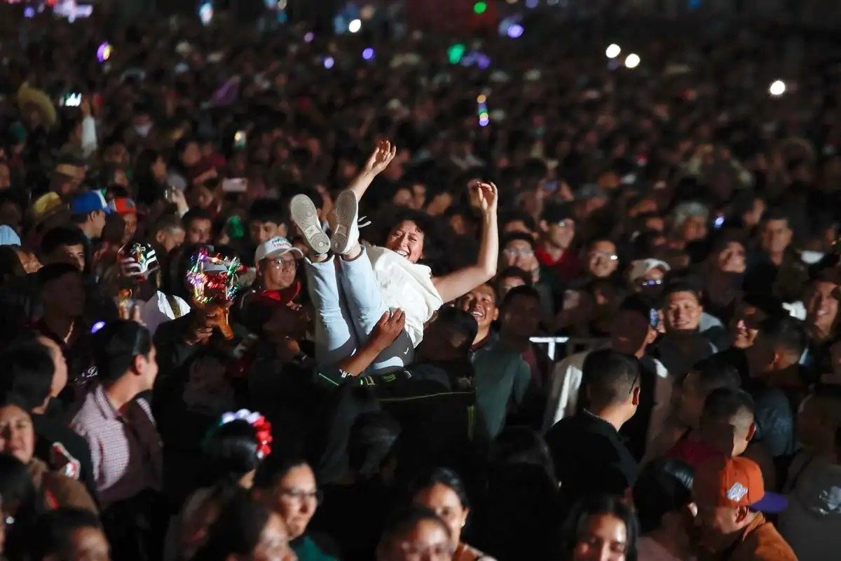 Crowd gathered at the Zócalo at night
