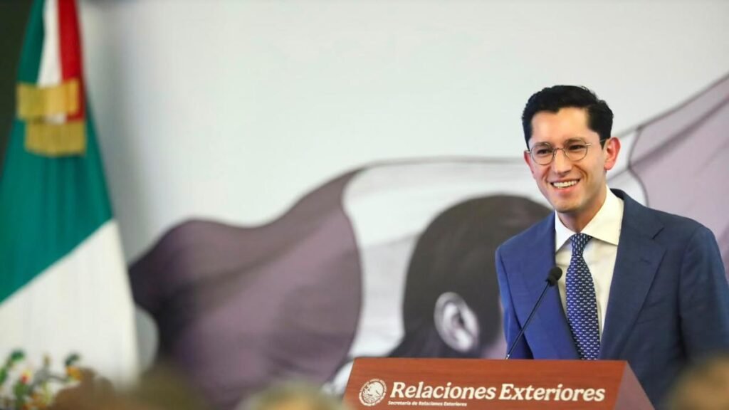 Foreign Minister Roberto Velasco speaks at a Foreign Affairs Ministry event.