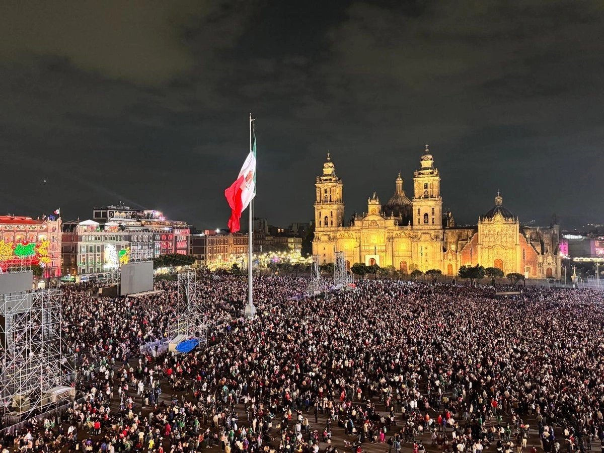 Aerial view of the packed Zócalo during the Cry of Independence