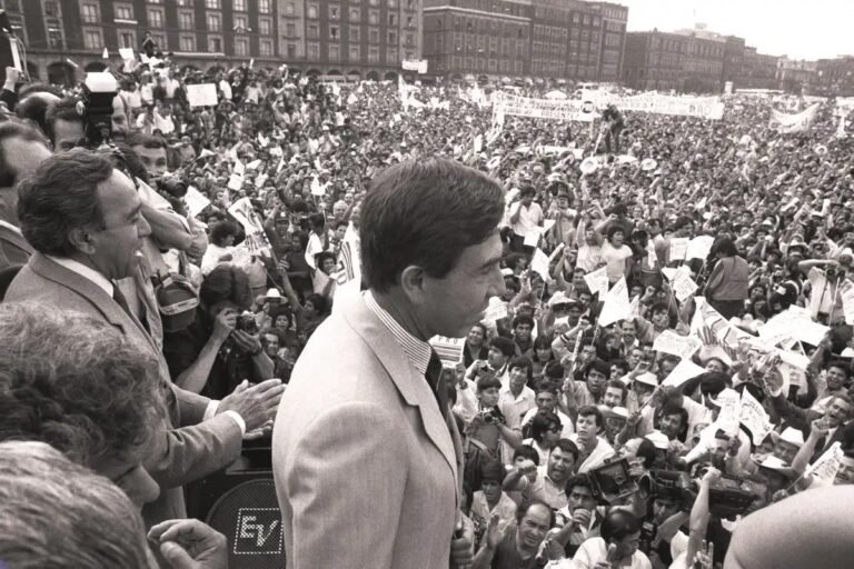 PRD rally with Cuauhtémoc Cárdenas in the Zócalo to announce its birth as a party, May 5, 1989