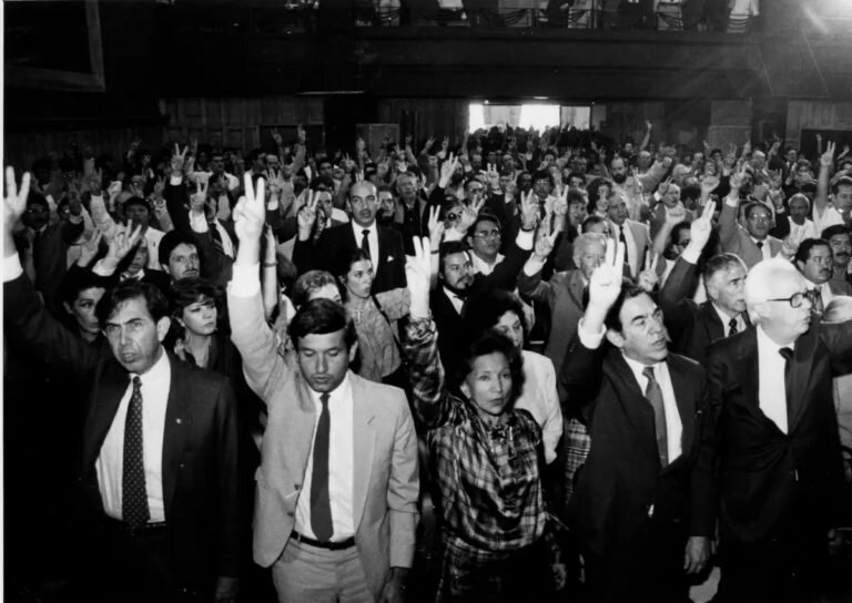 October 21, 1989. At the end of the event: Cuauhtémoc Cárdenas, Andrés Manuel López Obrador, Navarrete, Castillo M., Heberto Castillo