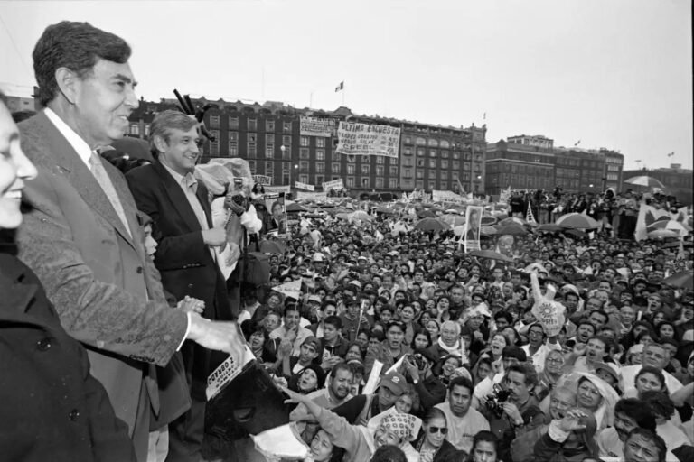 Andrés Manuel López Obrador and Cuauhtémoc Cárdenas at a rally in the Zócalo to support López Obrador’s candidacy, PRD, May 5, 2000