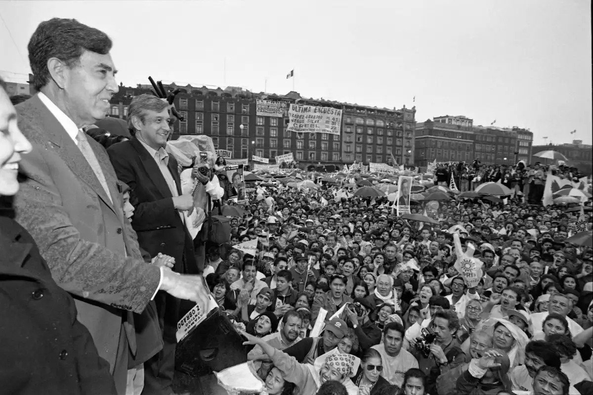Andrés Manuel López Obrador and Cuauhtémoc Cárdenas at a rally in the Zócalo, 2000