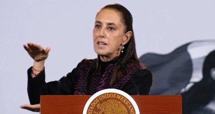 Claudia Sheinbaum gestures during her morning press conference