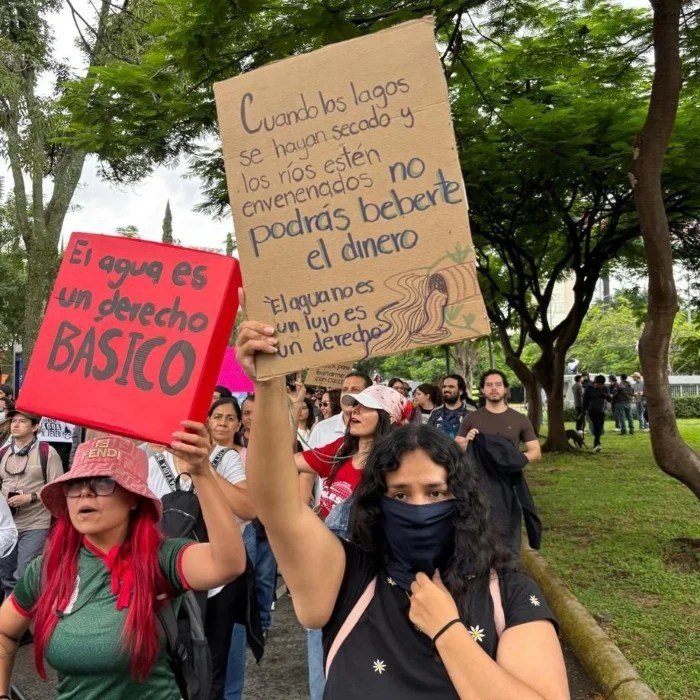Residents of the Guadalajara Metropolitan Area march to demand clean water