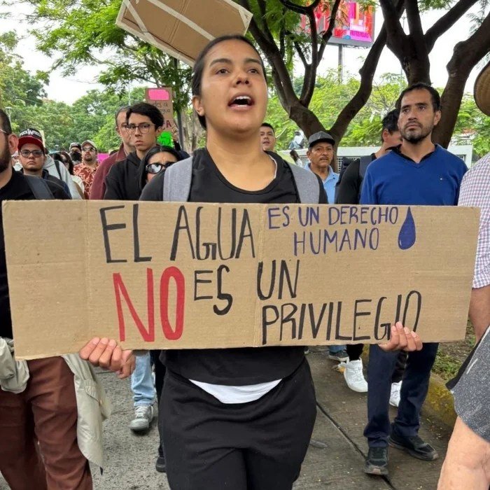 Residents of the Guadalajara Metropolitan Area march to demand clean water