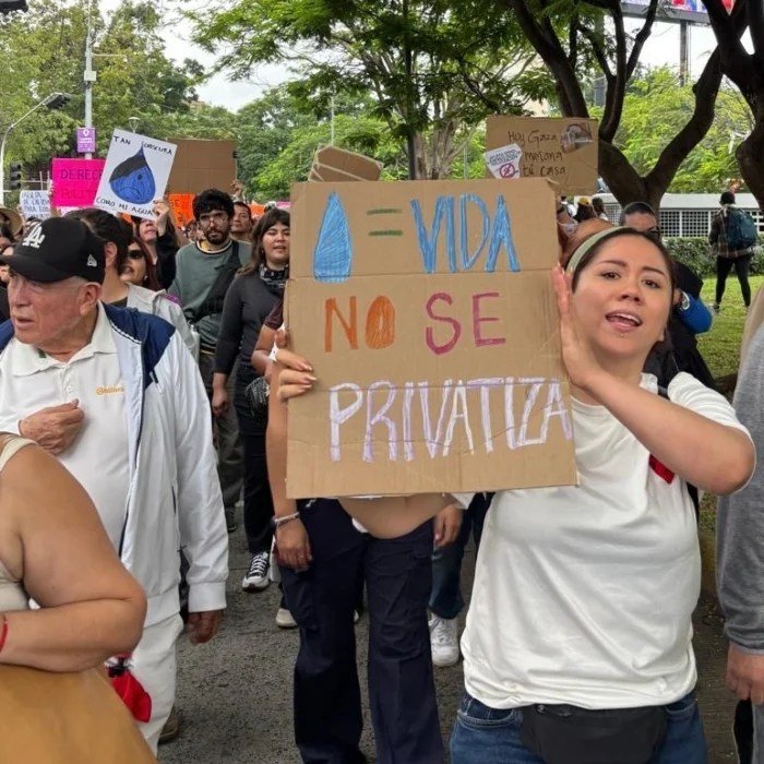 Residents of the Guadalajara Metropolitan Area march to demand clean water