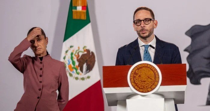 Eduardo Clark at the morning press conference
